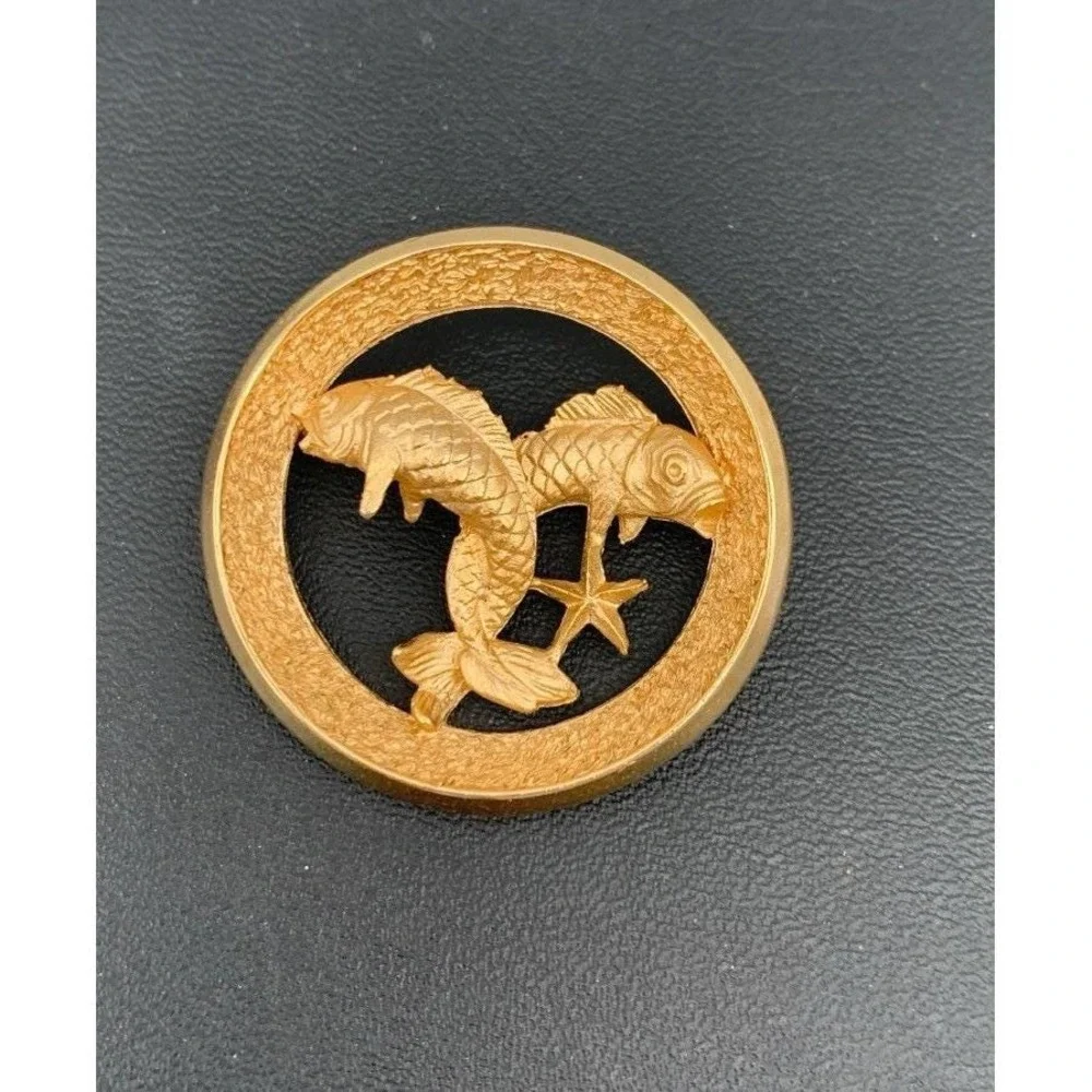 Vintage Crown Trifari Brushed Gold Tone Pisces Zodiac Brooch Pin